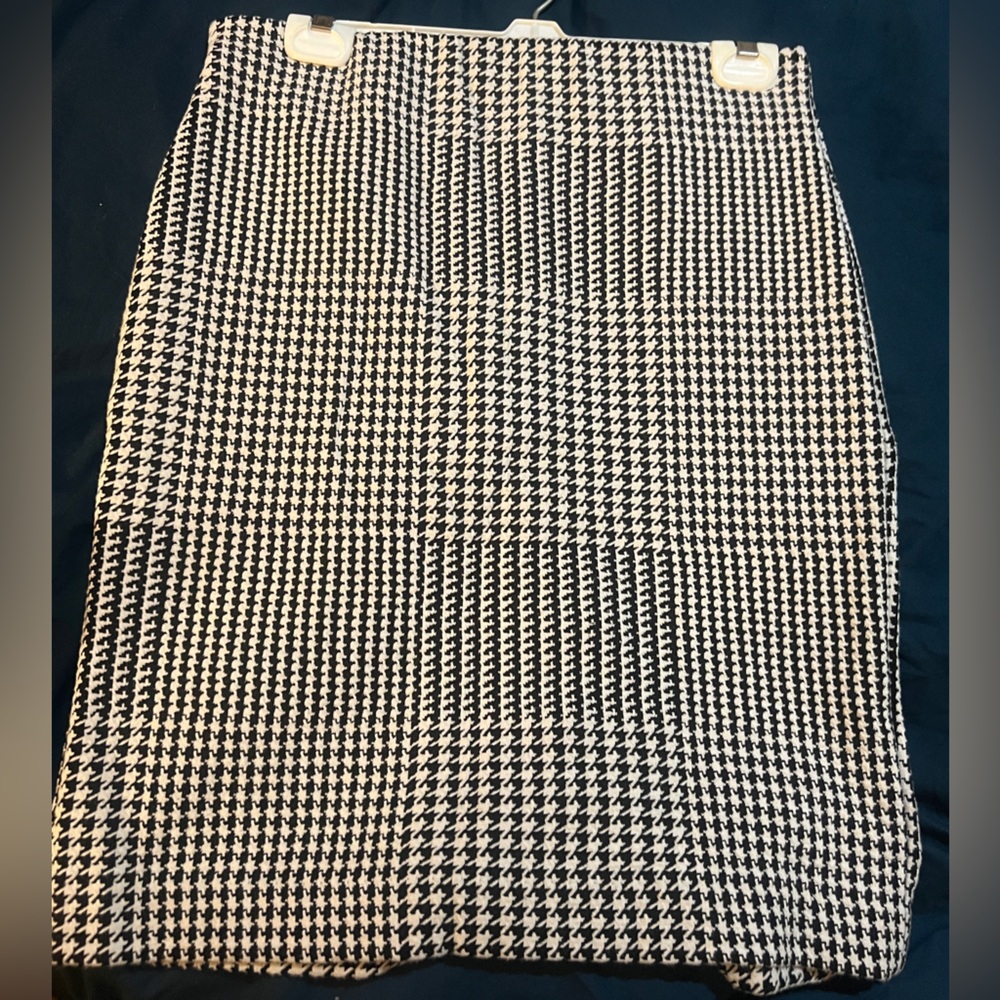 Premise Zippered Pencil Skirt - Size M